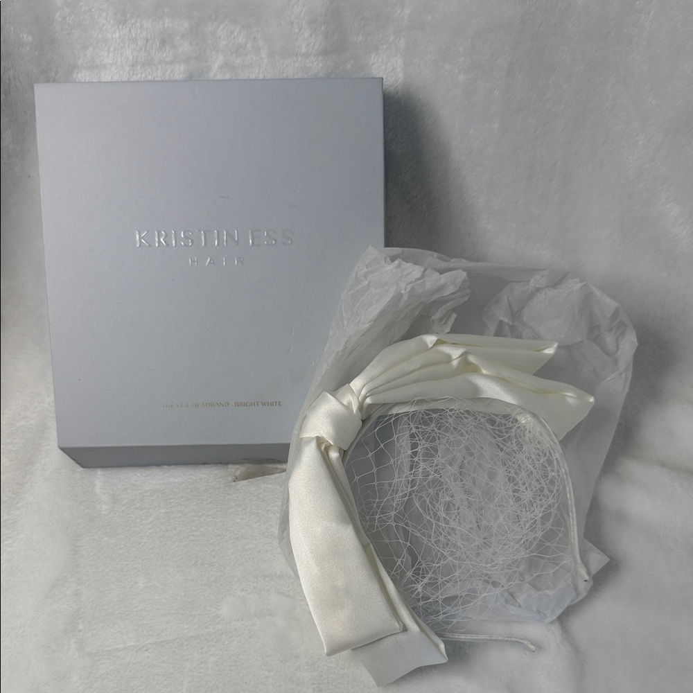 Kristin Ess White Hair Accessory